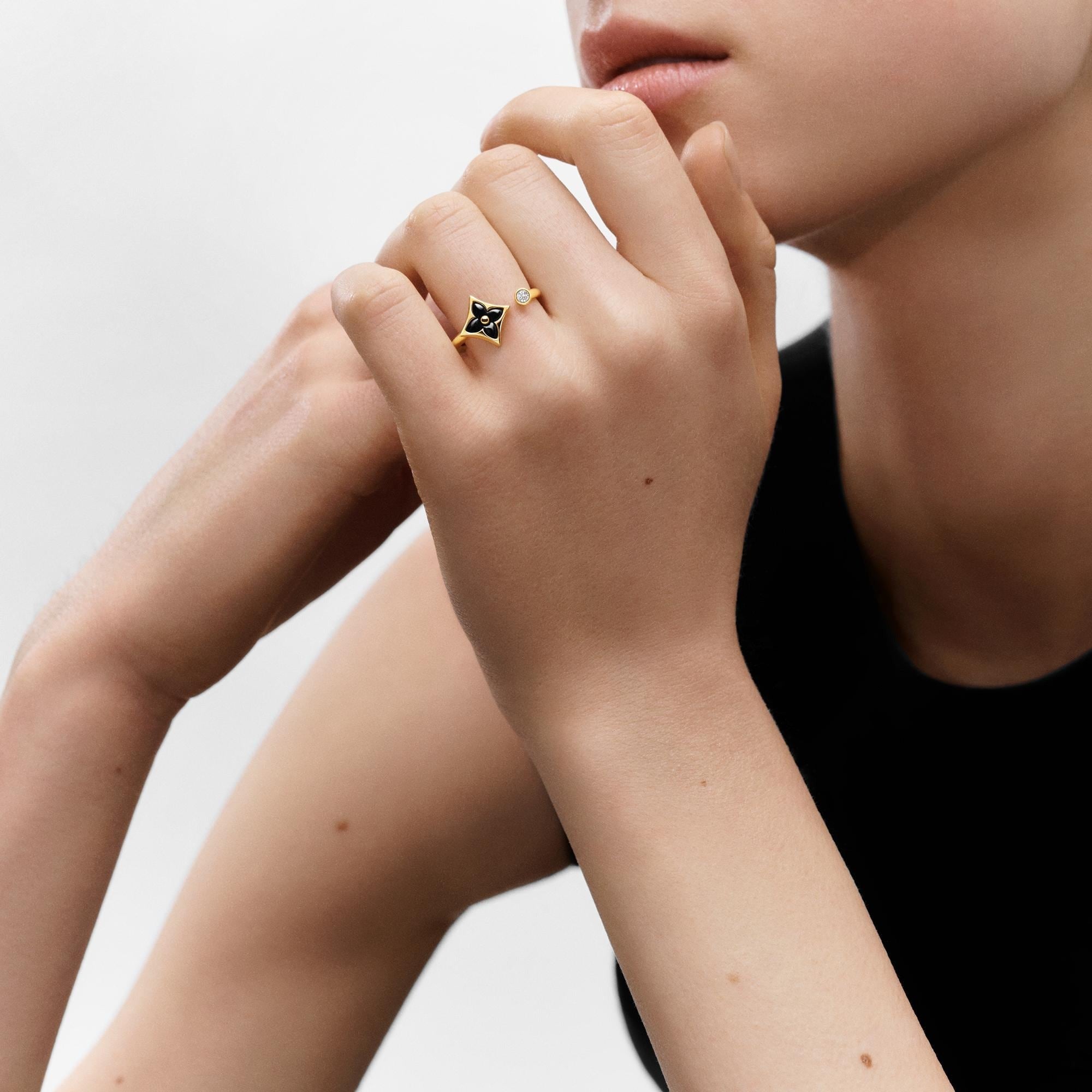 Color Blossom Mini Star Ring, Yellow Gold, Onyx and Diamond