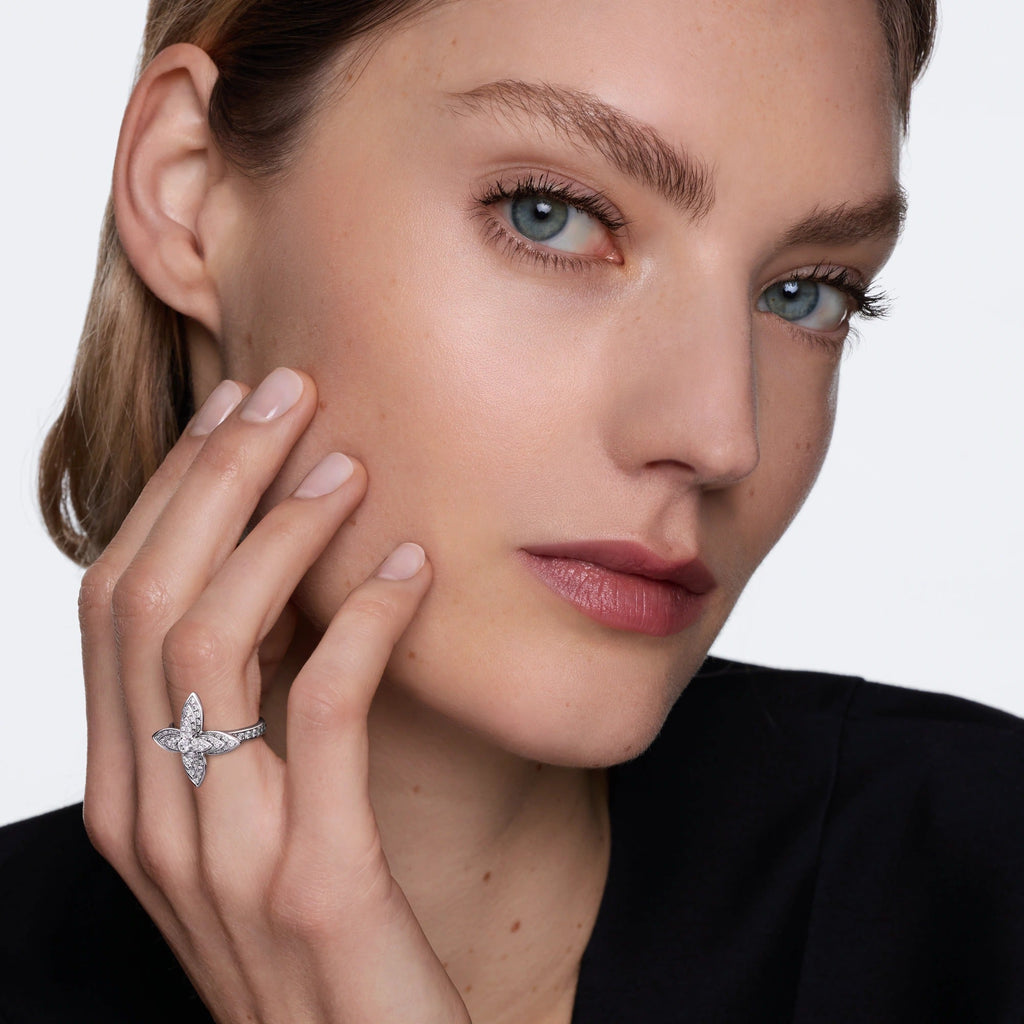 Idylle Blossom Ring, White Gold & Diamonds