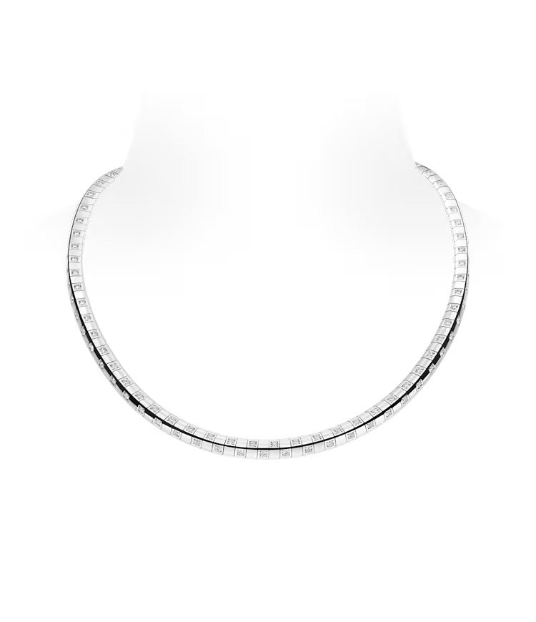 Le Damier de Louis Vuitton Large Necklace, White Gold and Diamonds
