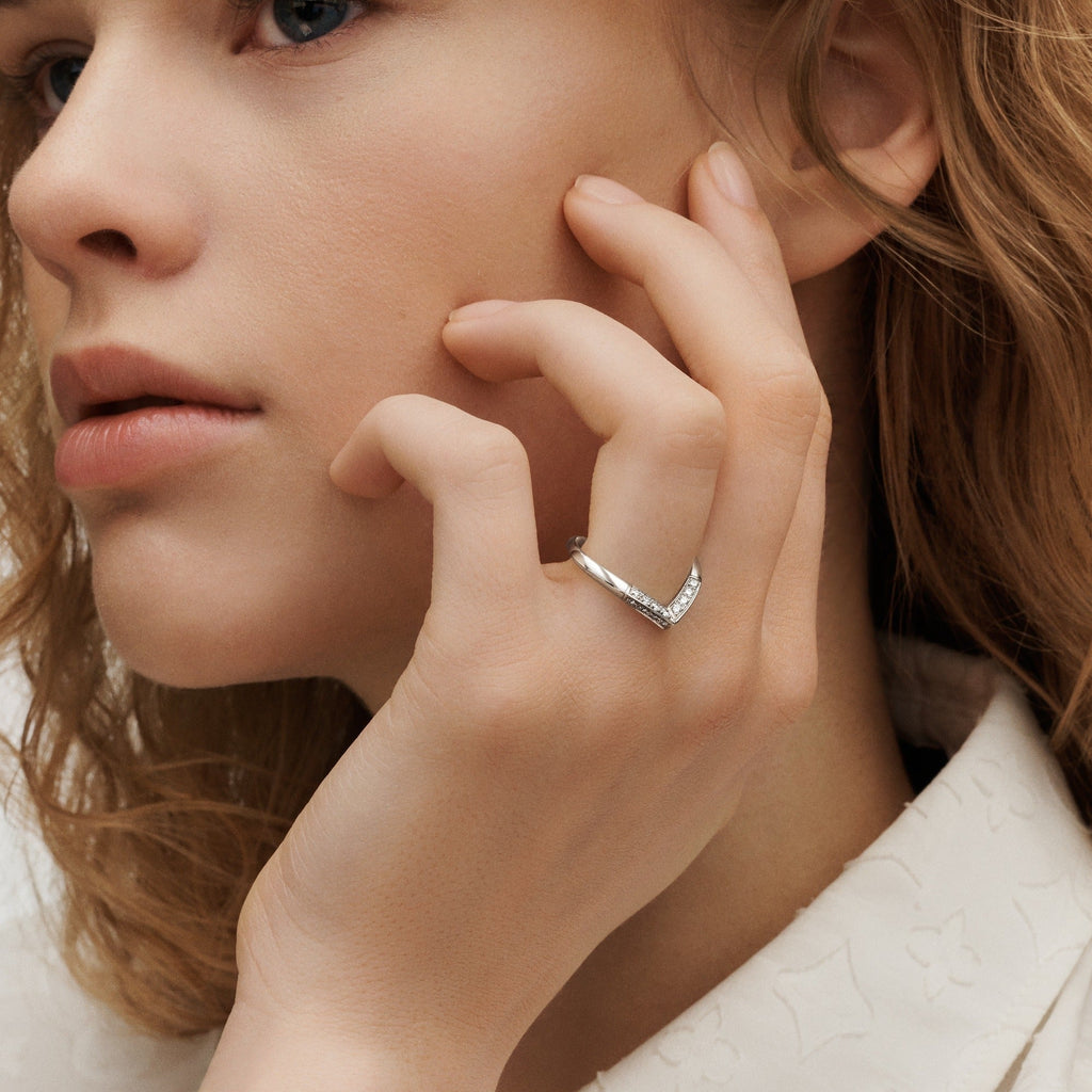 LV Diamonds Pavé V Ring, Platinum