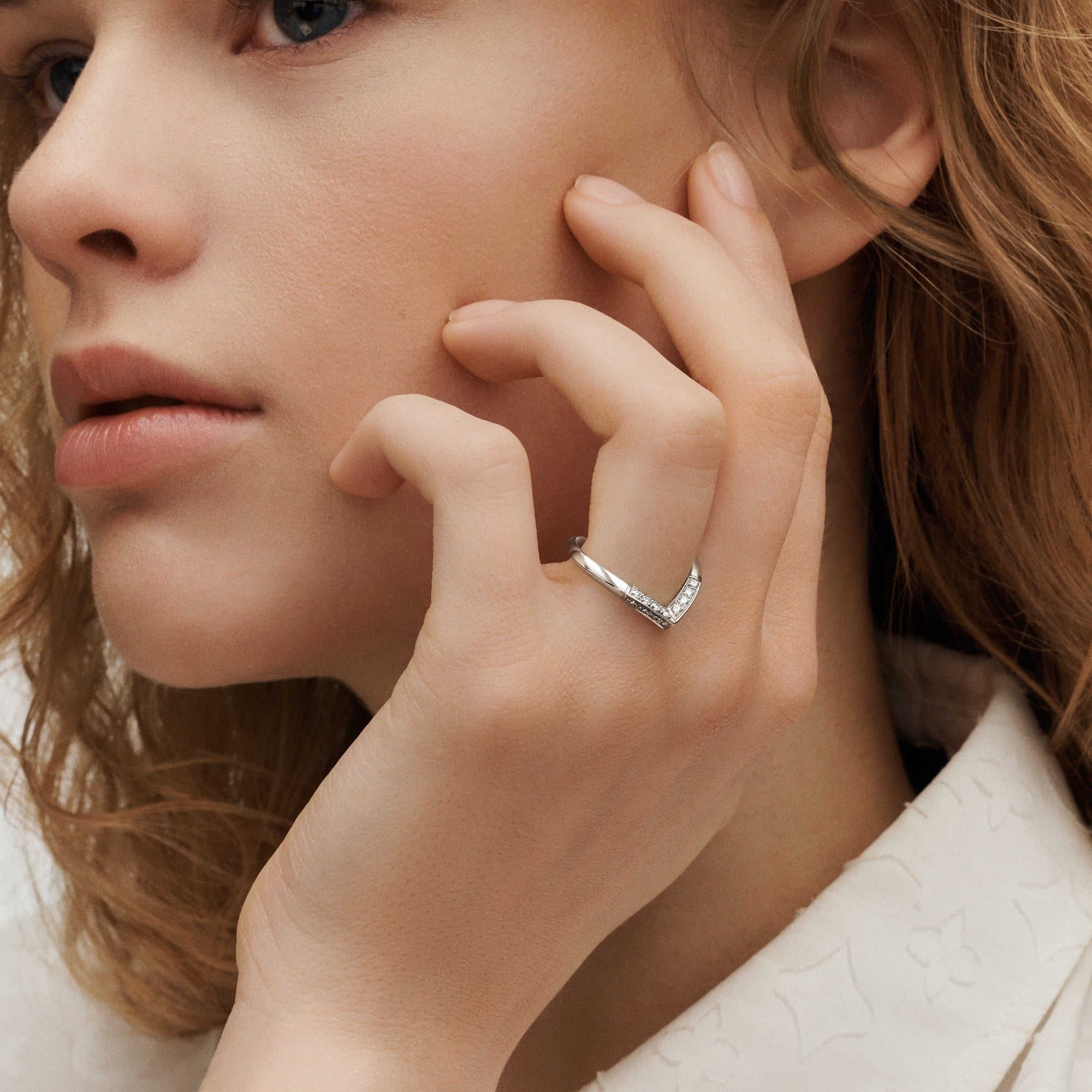 LV Diamonds Pavé V Ring, Platinum