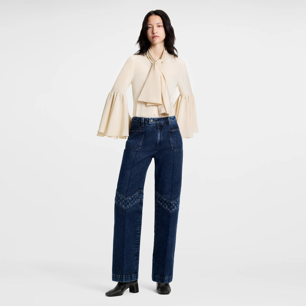 Flared Sleeve Lavallière Blouse
