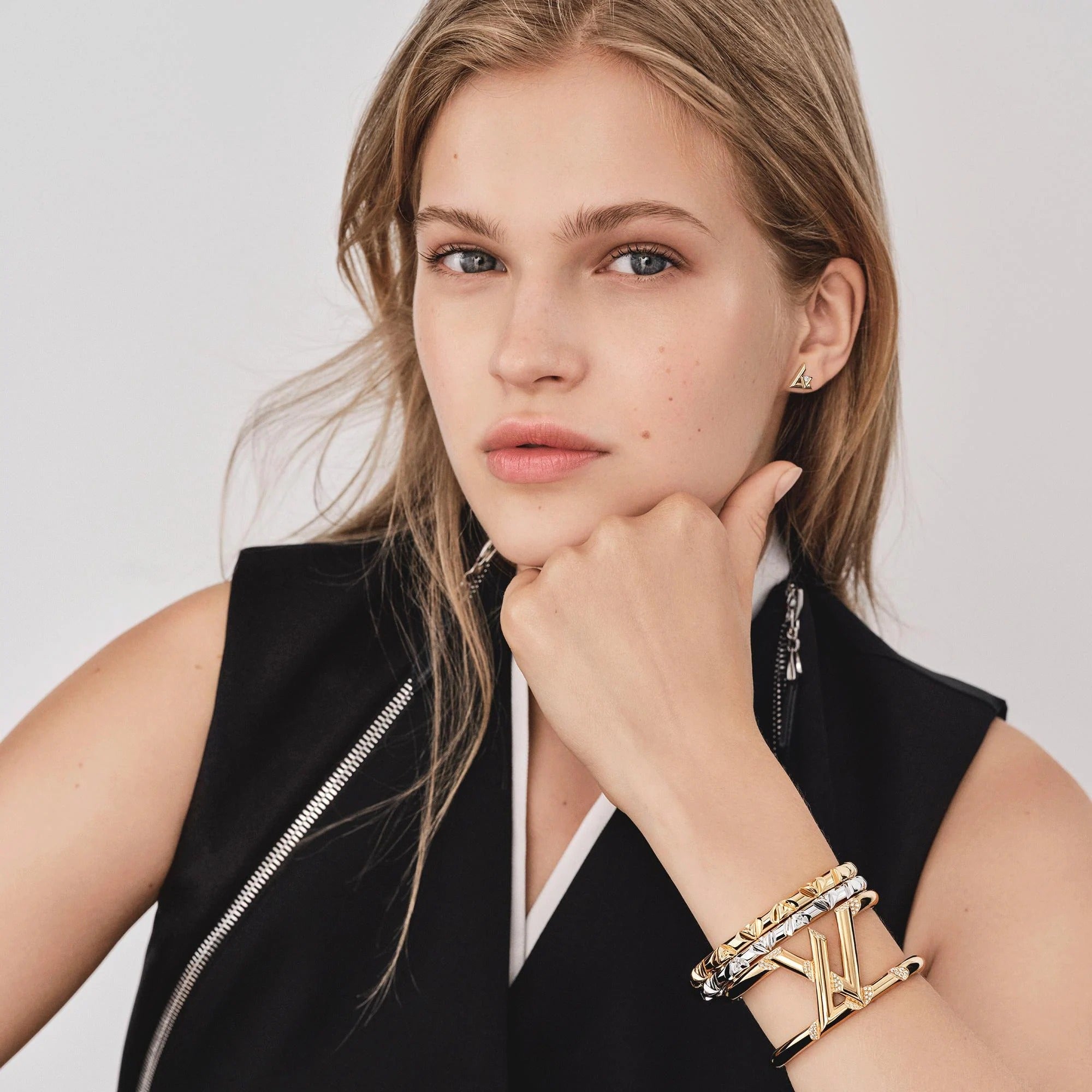 LV Volt One Cuff, Yellow Gold And Diamonds