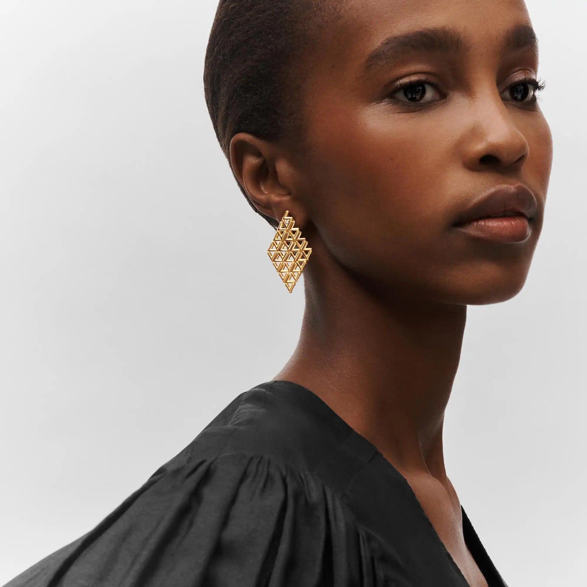 LV Volt Mesh Earrings, Yellow Gold And Diamonds