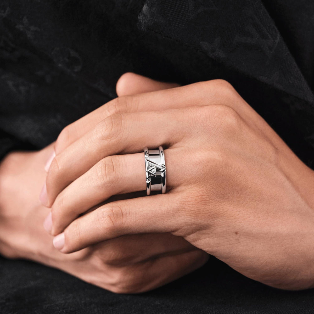 LV Volt One Band Ring, White Gold And Diamond