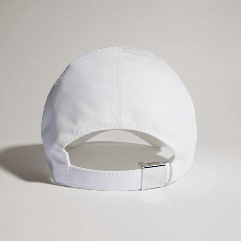 Cotton baseball hat with embroidery - white