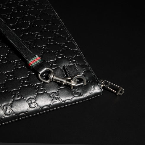 GG Emblem medium pouch - black GG leather