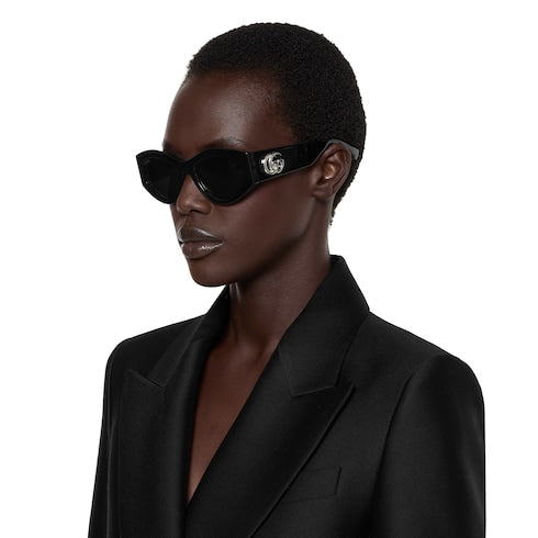 Oval frame sunglasses - black
